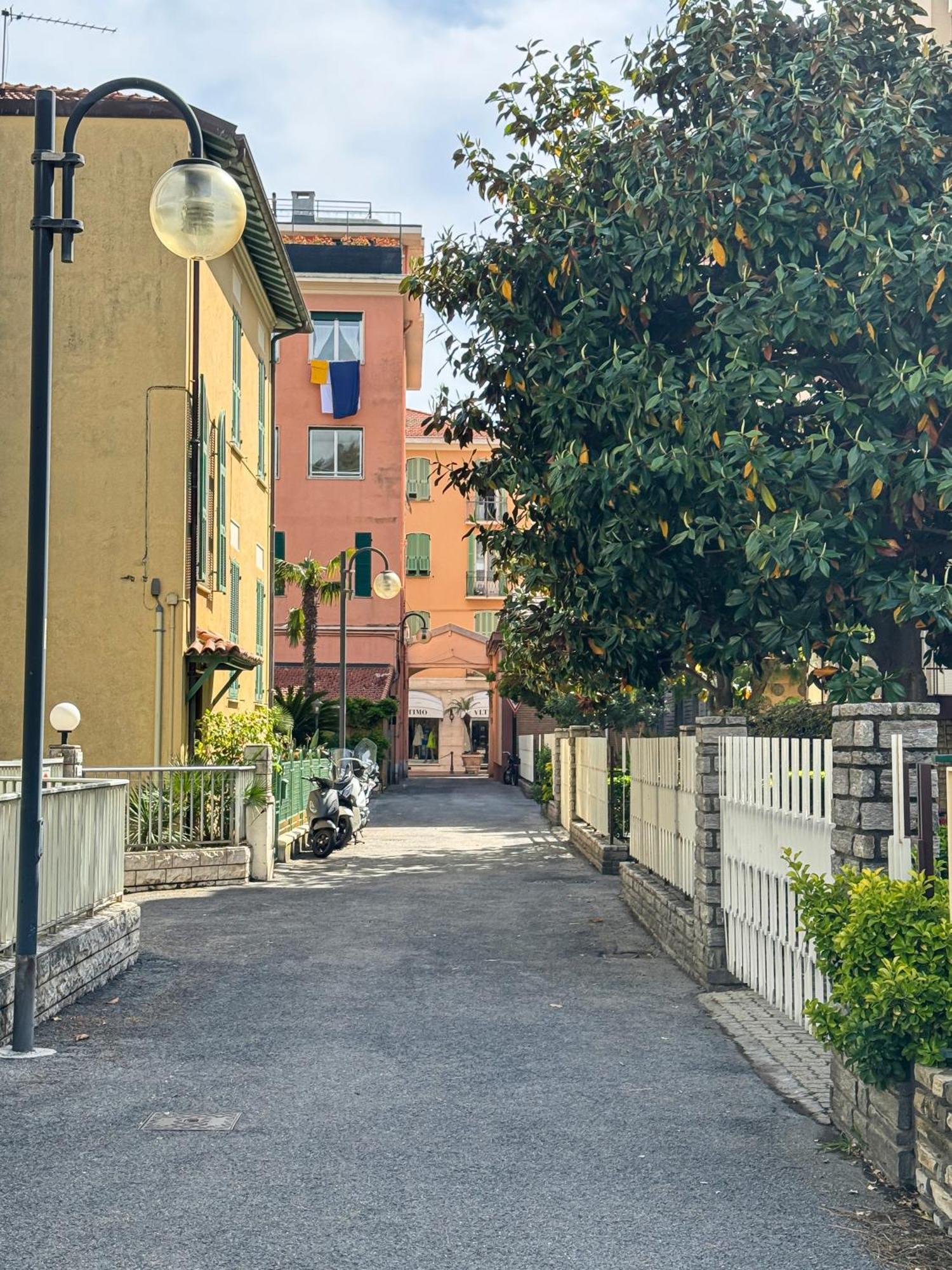 Отель Casa Febo, In Centro Con Parcheggio Privato A 200 Mt Dal Mare Бордигера Экстерьер фото