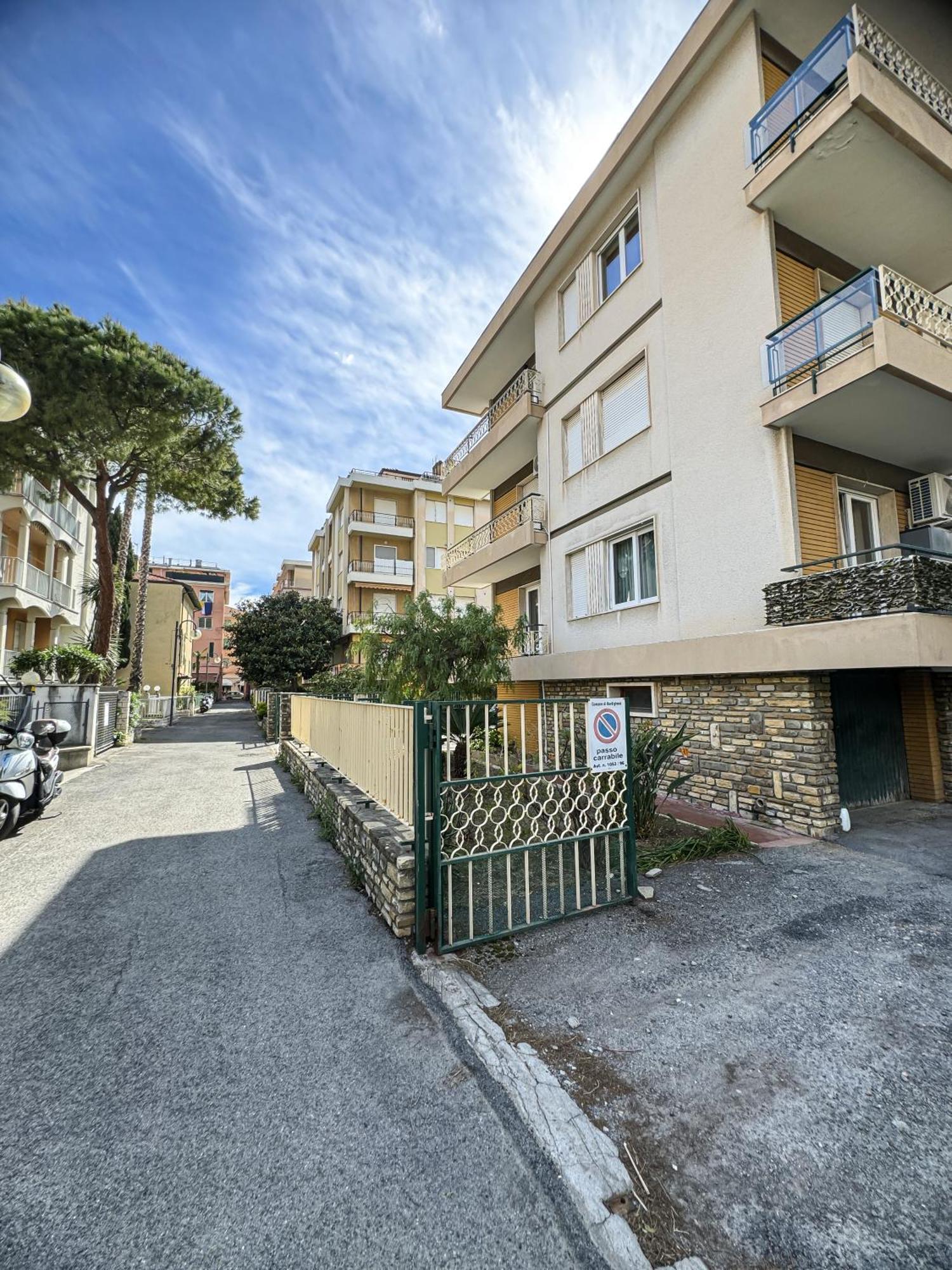 Отель Casa Febo, In Centro Con Parcheggio Privato A 200 Mt Dal Mare Бордигера Экстерьер фото
